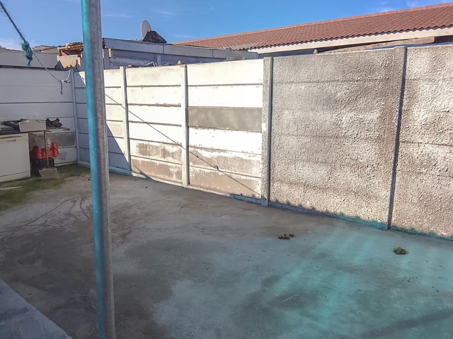 2 Bedroom Property for Sale in Pelican Park Western Cape